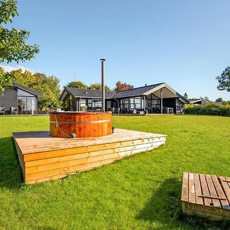 Four-bedroom In Ebeltoft