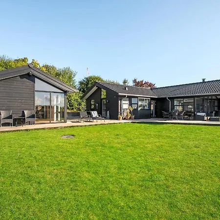 Vakantiehuis Four-bedroom In Ebeltoft