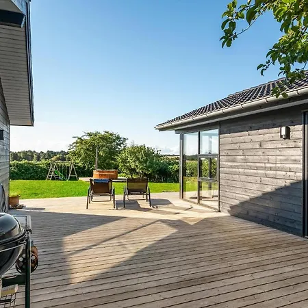 Four-bedroom In Vakantiehuis Ebeltoft