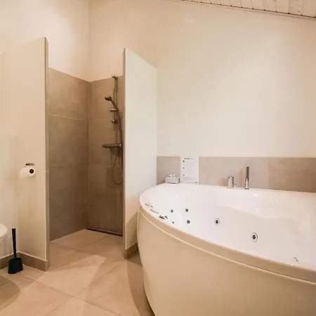 Four-bedroom In Vakantiehuis *
